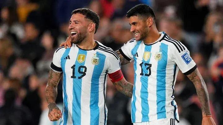 Otamendi y Romero, la dupla argentina en el Mundial 2022. El Cuti está tocado y se recupera rumbo al 2026.