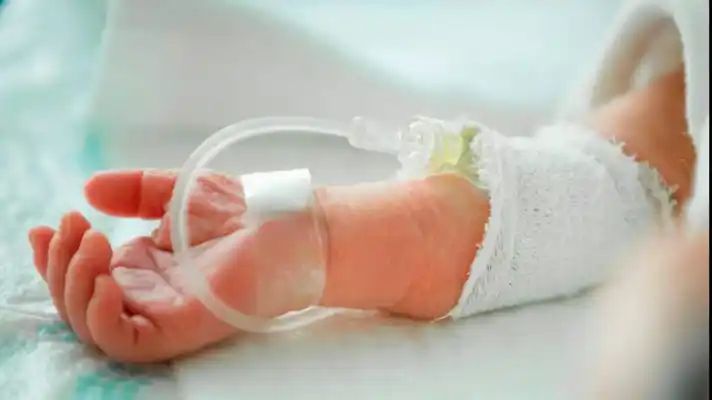 Madre puso la olla en la cama: bebé muere al caerle crema de arroz hirviendo en el cuerpo