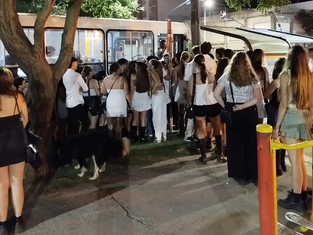 El transporte urbano circuló entre las 2 y las 6.