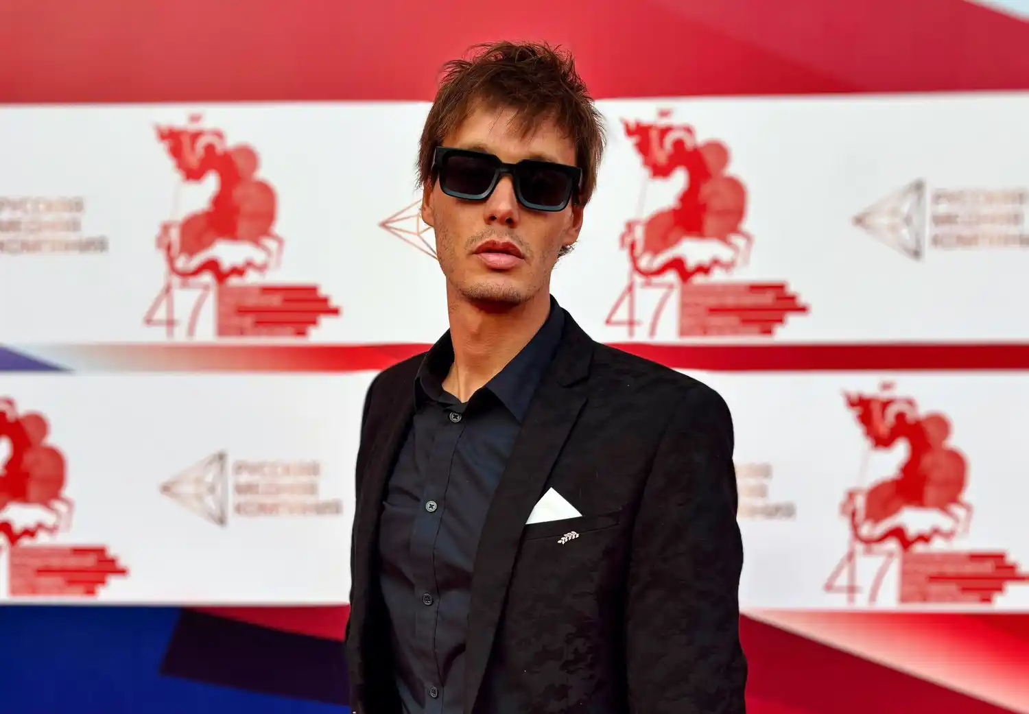 Hueter reflexionó sobre las exigencias del oficio y admitió que, si bien no suele arrepentirse de decisiones creativas, sí le ocurre que con el paso del tiempo siente que podría haber disfrutado más los procesos.