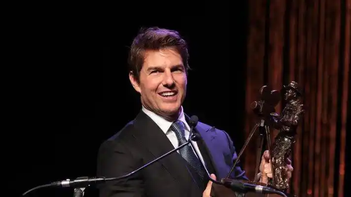 Tom Cruise le lleva 20 años a su nueva novia