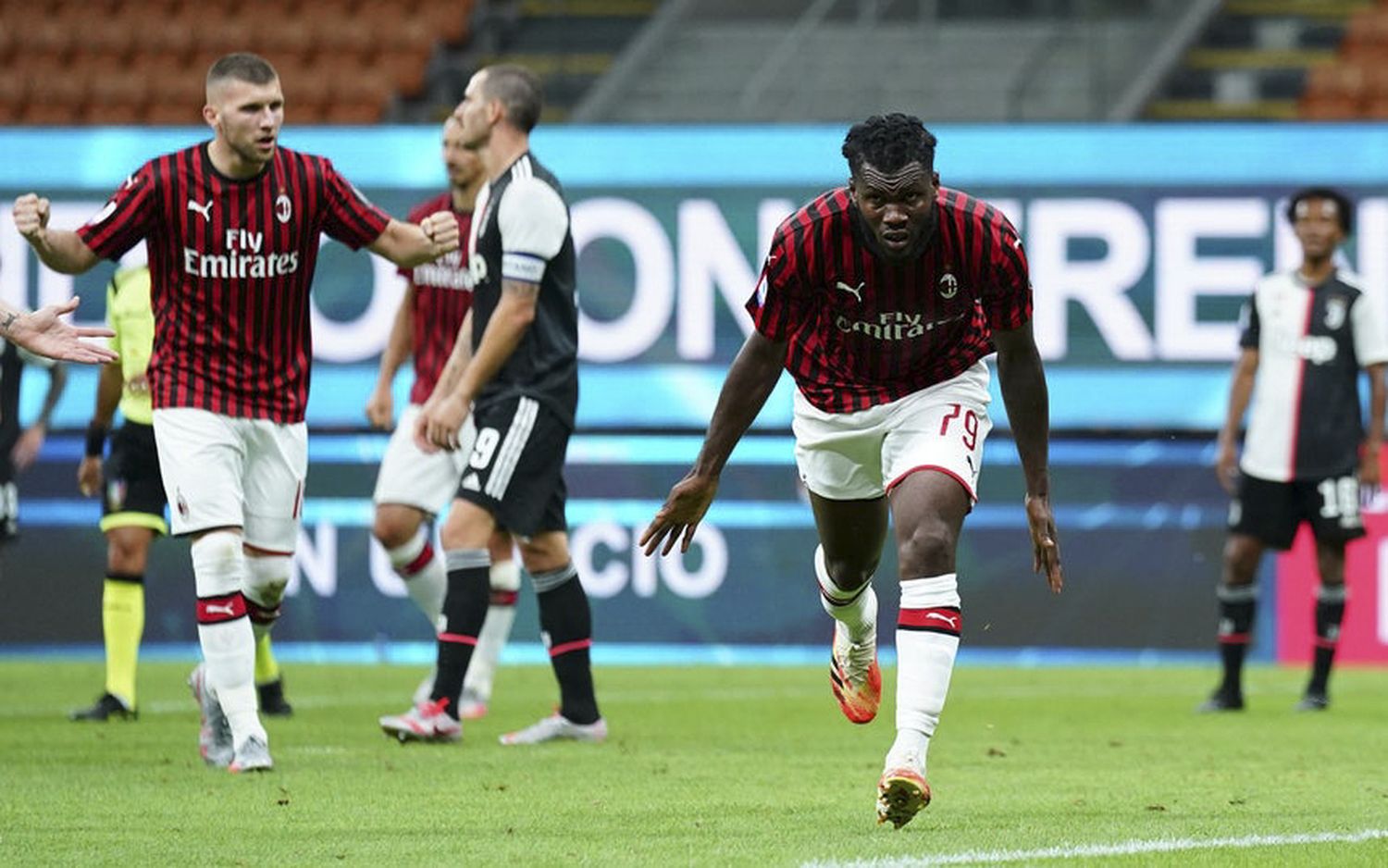Milan reaccionó y le hizo cuatro goles al puntero