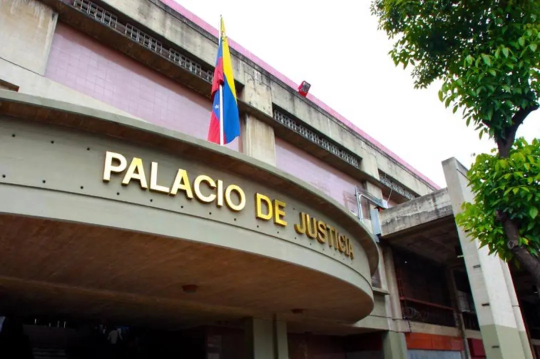 ¿CRISIS EN LAS INSTITUCIONES? Como baños de carretera están sanitarios en tribunales penales (+ fotos)