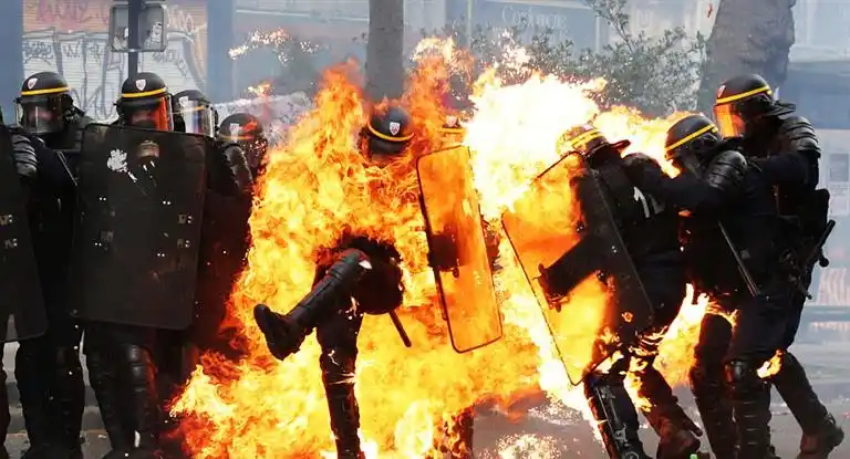 Enfrentamientos en París durante una marcha por el 1º de mayo