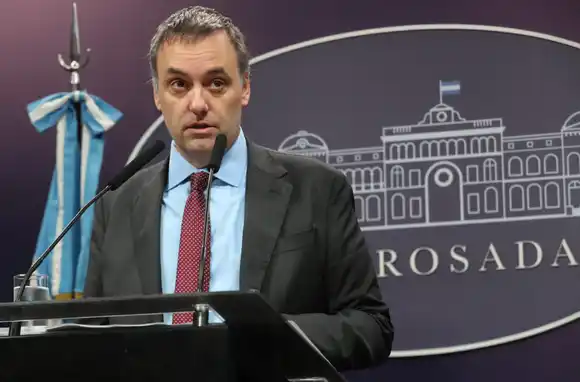 Recortes en el Estado: Adorni confirmó que ya son 15 mil los trabajadores despedidos