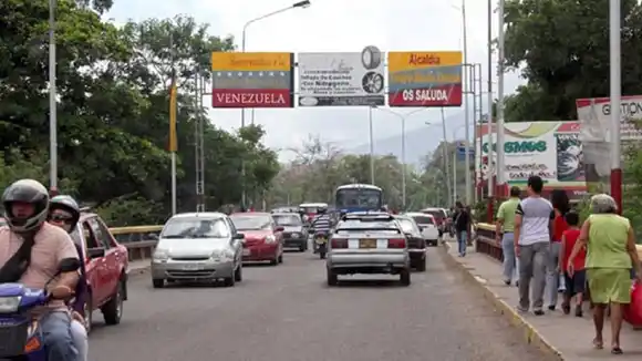 ¡ESTÁ CRUDITO! Paso de carros particulares por la frontera con Colombia no tiene reglas claras