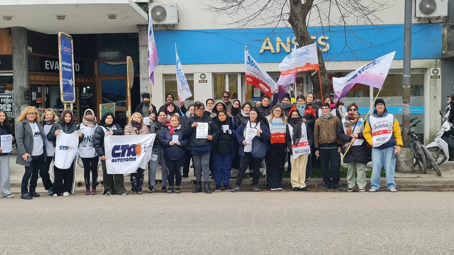 En defensa. Del trabajo y las jubilaciones,   se manifestaron organizaciones sindicales y sociales