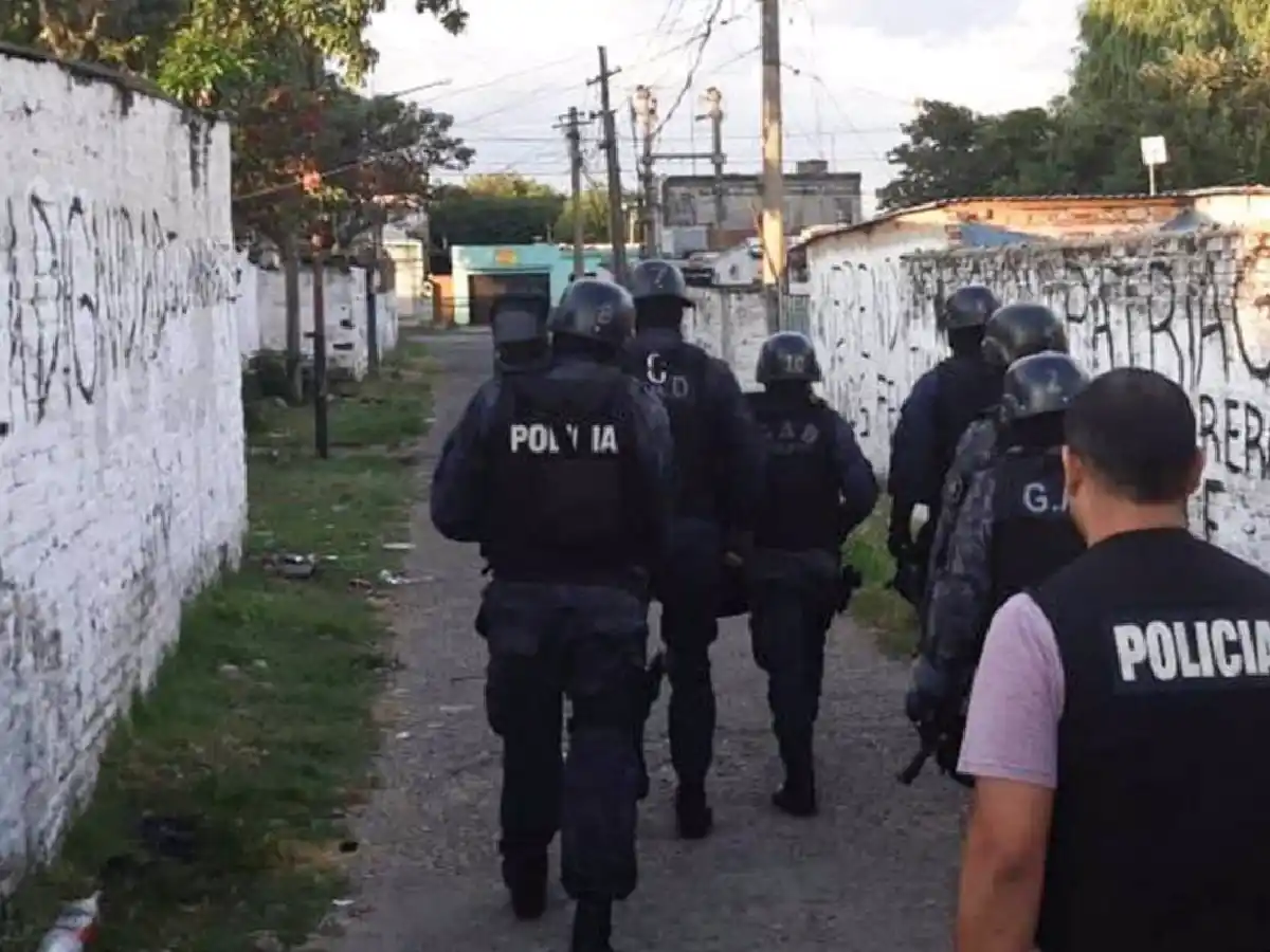 Más de 20 policías bonaerenses estaban drogados durante el servicio