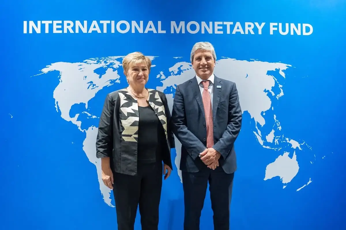 Según el comunicado oficial, el acceso a los fondos sería de aproximadamente 900 millones de dólares, en el marco del programa de 48 meses bajo el Servicio Ampliado del FMI.