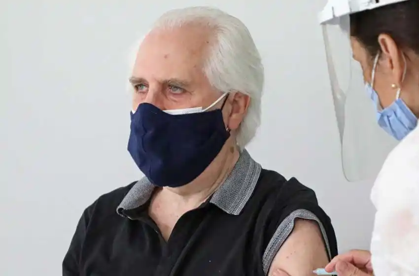 Continúa la vacunación en la provincia a personal de salud mayor de 60 años