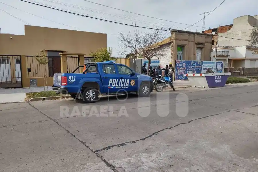 Lugar donde ocurrió el robo. Policía y GUR estaban presentes con la víctima.