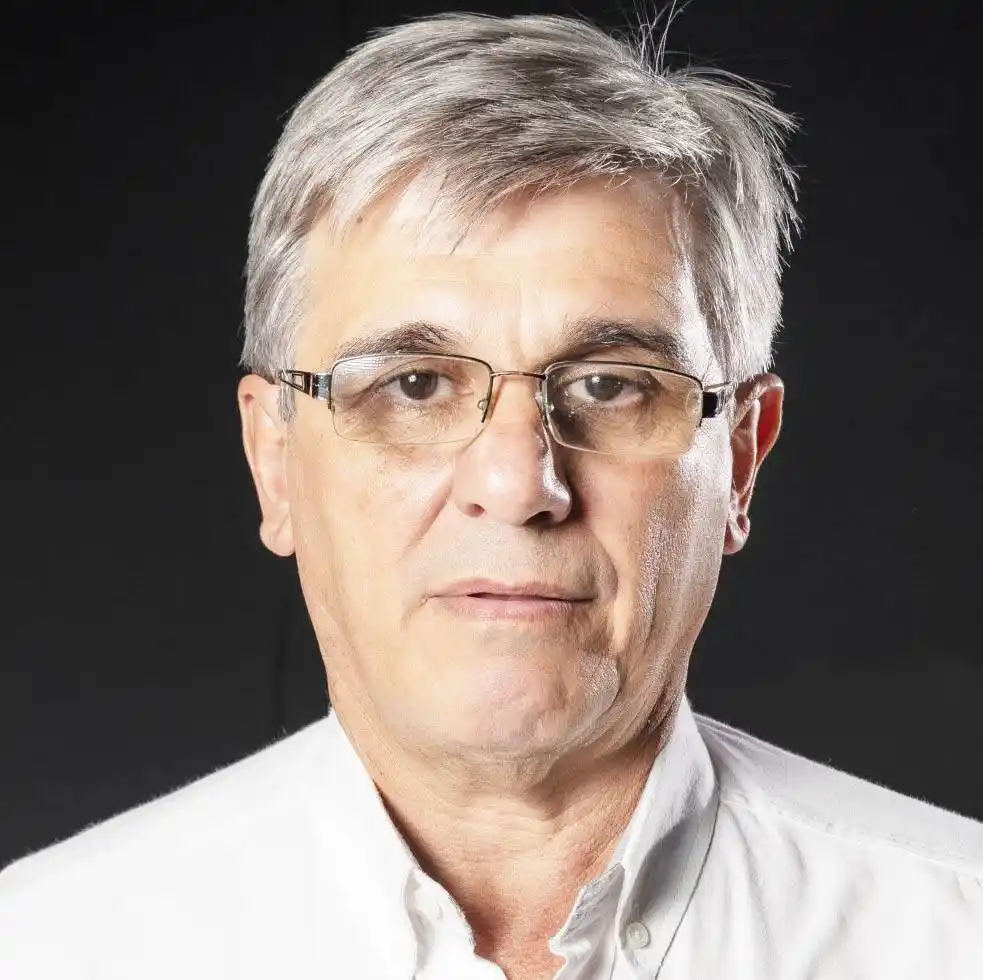 Cuestionan al gobierno por la situación del IOSPER