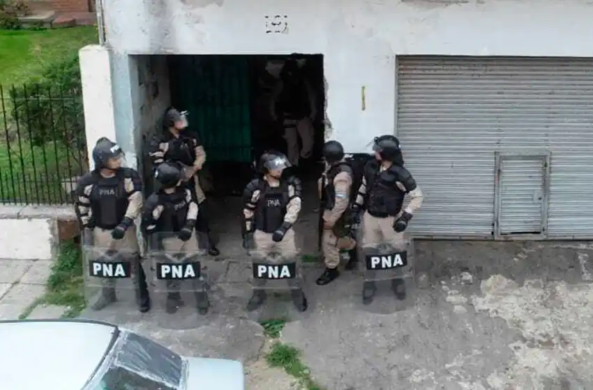 Quema de coches en Aldosivi: Prefectura realizó tres allanamientos