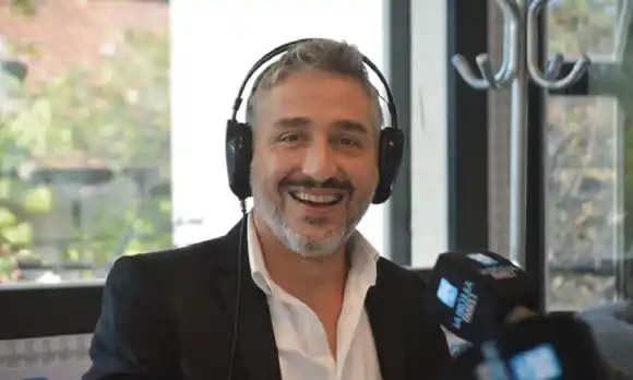 "Boludos y castigados": un periodista analiza el revuelo en redes tras la victoria y el recorte de Milei en Bahía Blanca