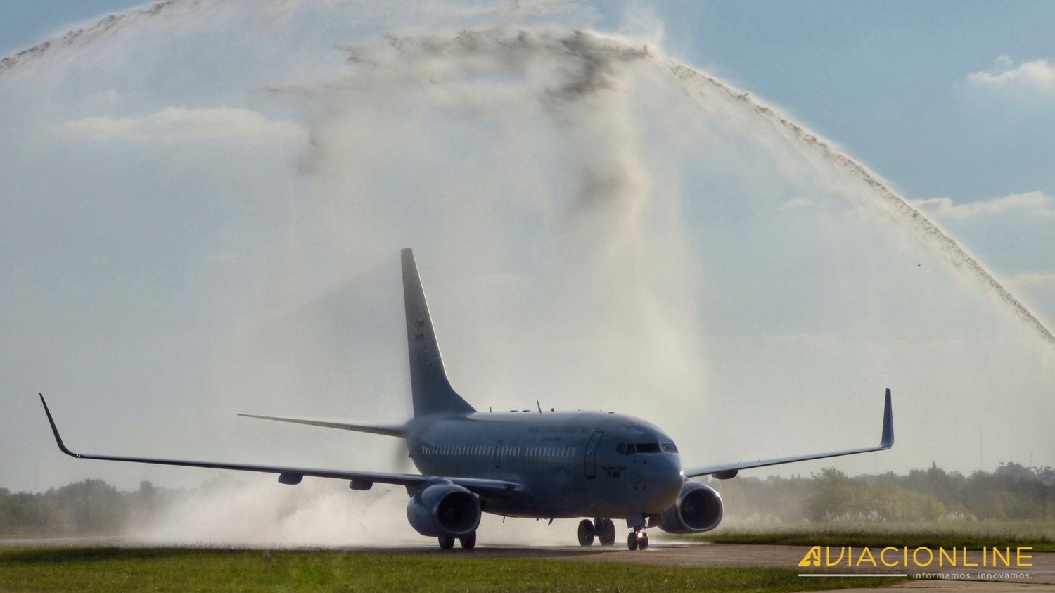 The new Boeing 737-700 of the Argentinian Air Force arrived to Buenos Aires