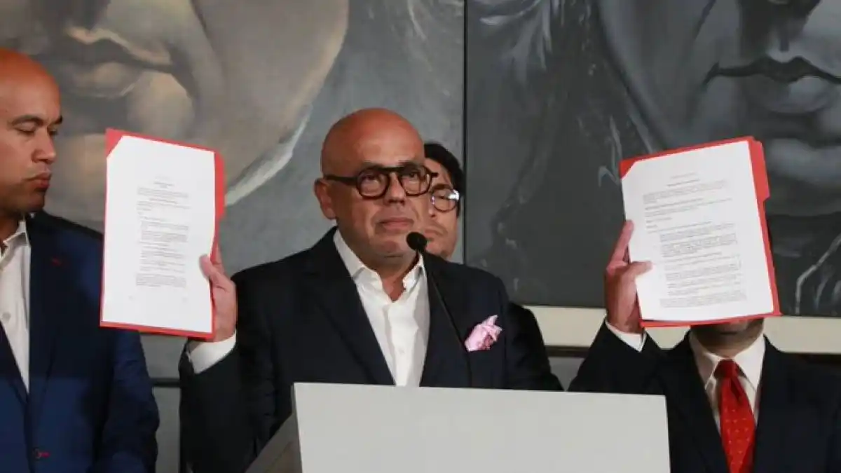 ¡LA PERLITA QUE LANZÓ JORGE RODRÍGUEZ! EE.UU. verá qué hacen con los 2 tiros que se dieron en el pie: el migratorio y el energético (Videos)