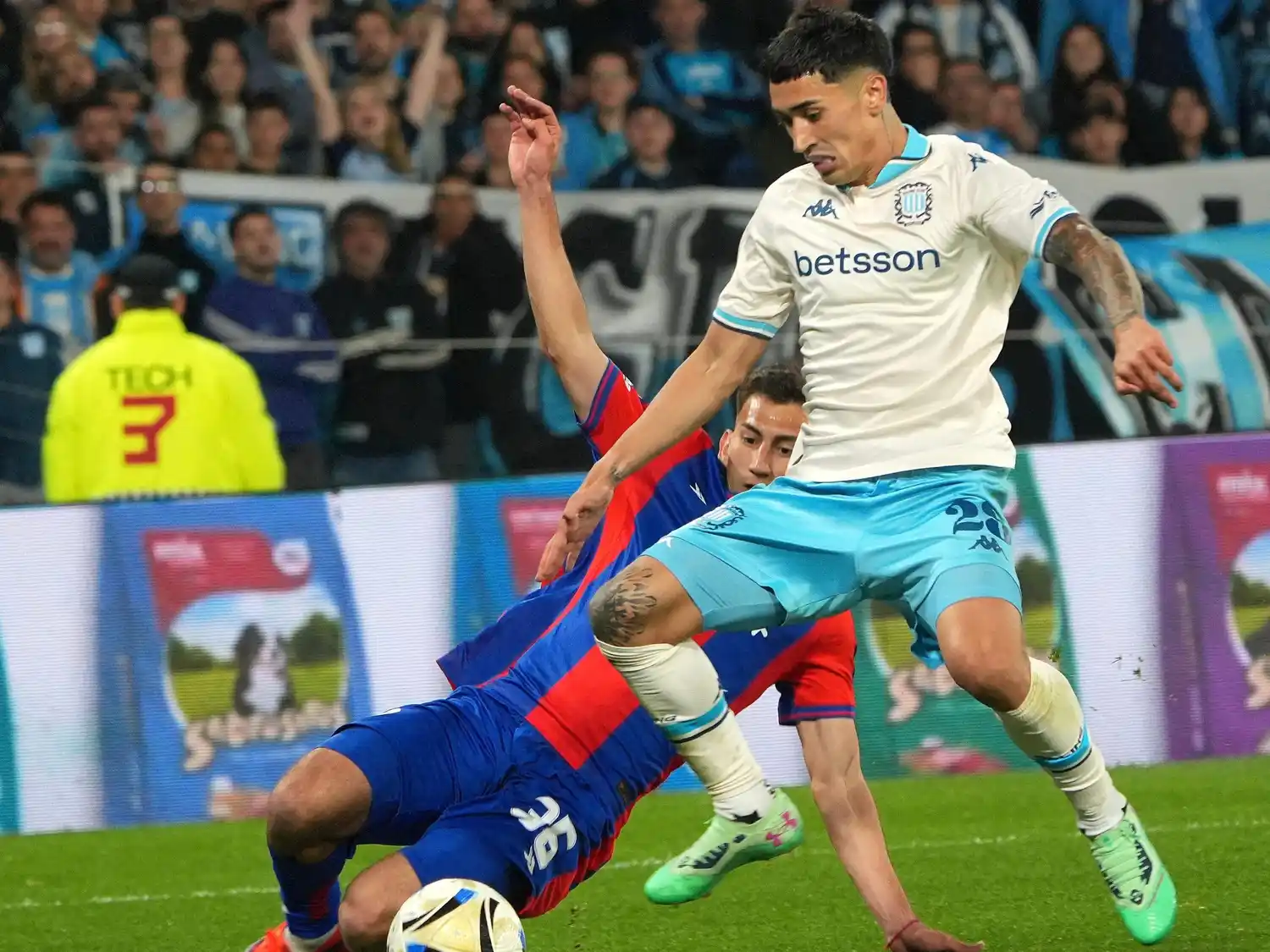 Racing ganó por primera vez de local en el Clausura.