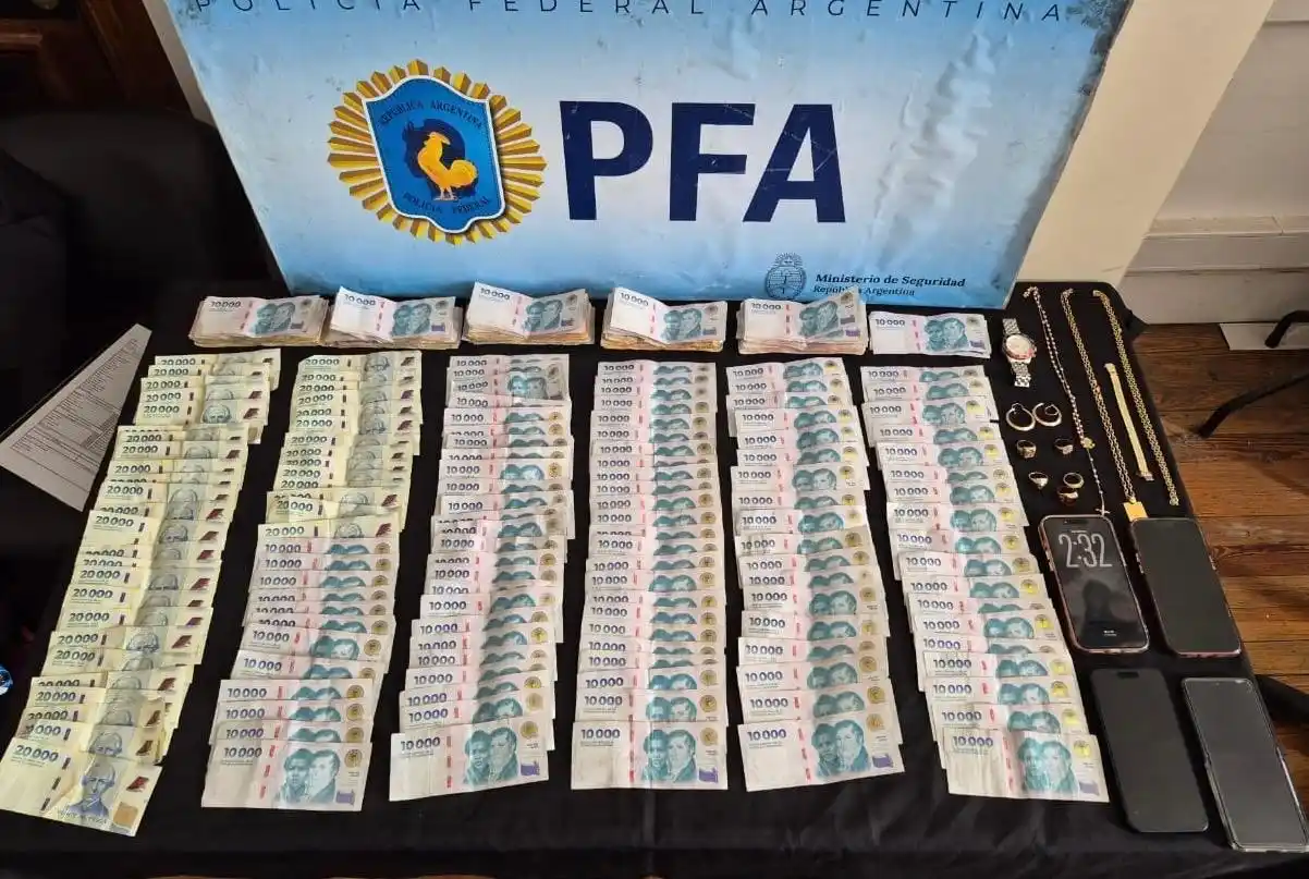 Parte del botín secuestrado durante los allanamientos realizados en Rosario.