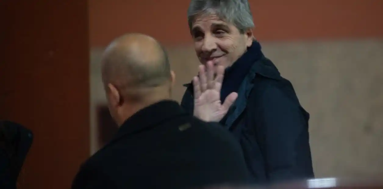 "Hay todavía una buena parte de la política que quiere aferrarse al modelo de 'privilegios para pocos y pobreza para muchos'", señaló.