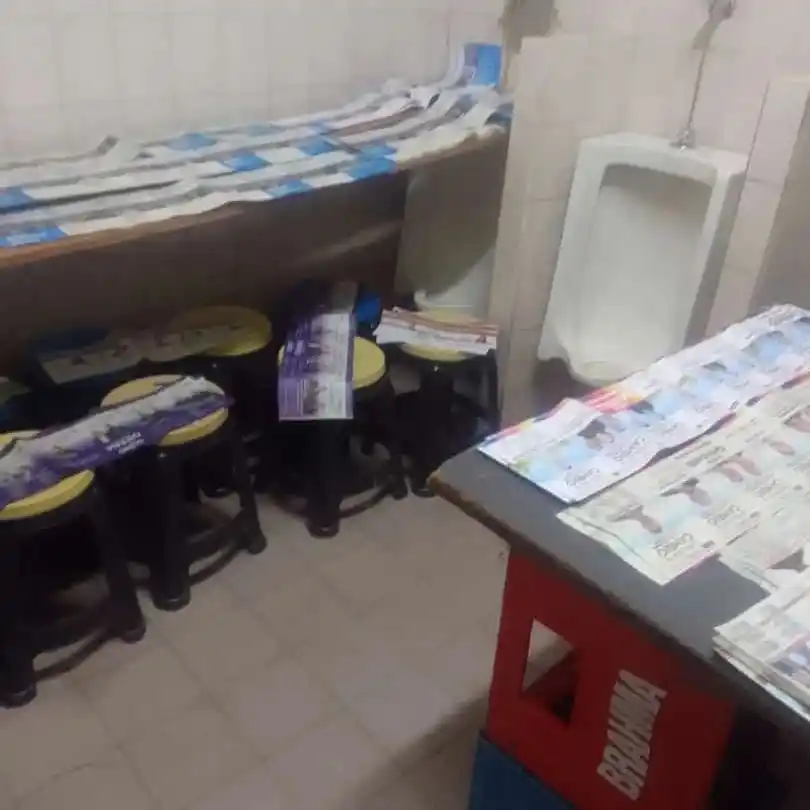 En Monte Chingolo, votaron dentro de un baño