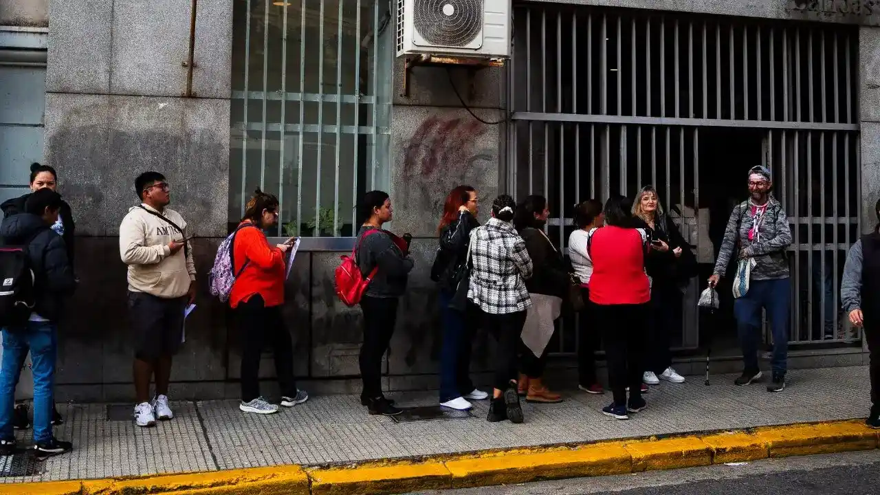 La desocupación fue del 7,8% al inicio de 2026, con más informalidad y subocupación