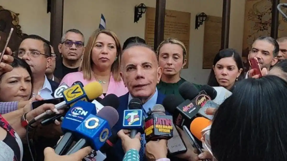 «ES ILÓGICO hacer elecciones debajo de un árbol»: Manuel Rosales sobre las primarias