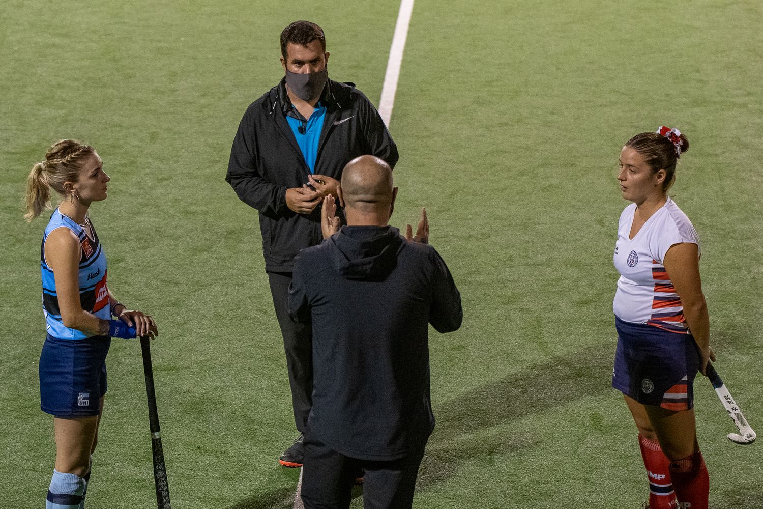 Continúa el Oficial Femenino y empieza el Masculino