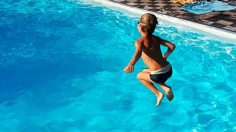Vacaciones en la ciudad, alta demanda de piletas y alquiler de quintas
