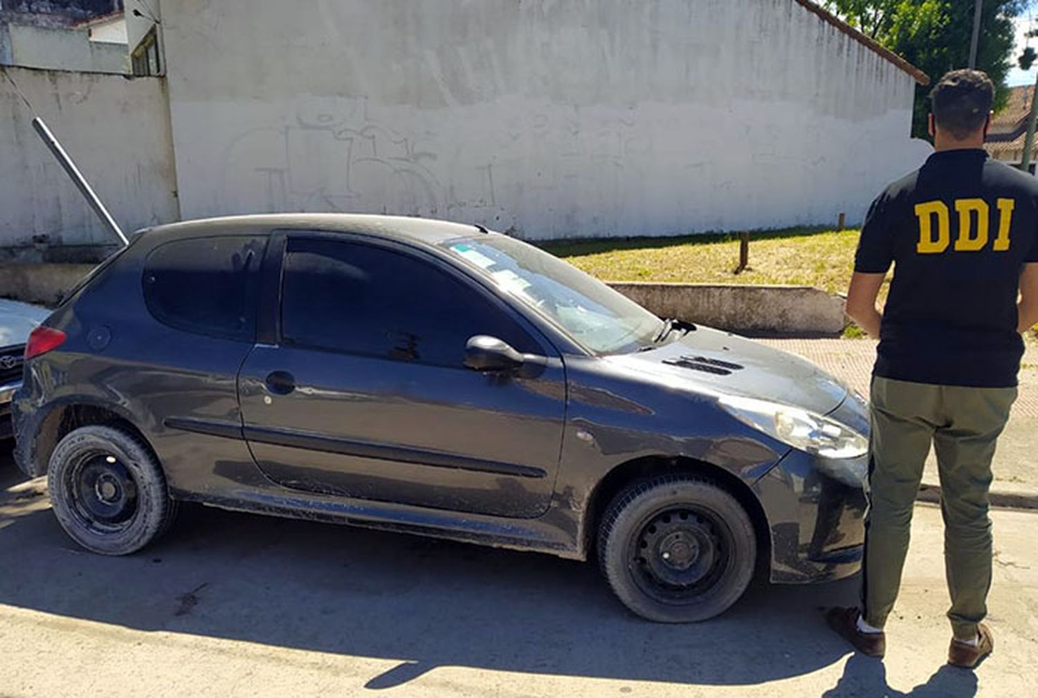 Circulaba en un auto robado y lo procesaron por encubrimiento