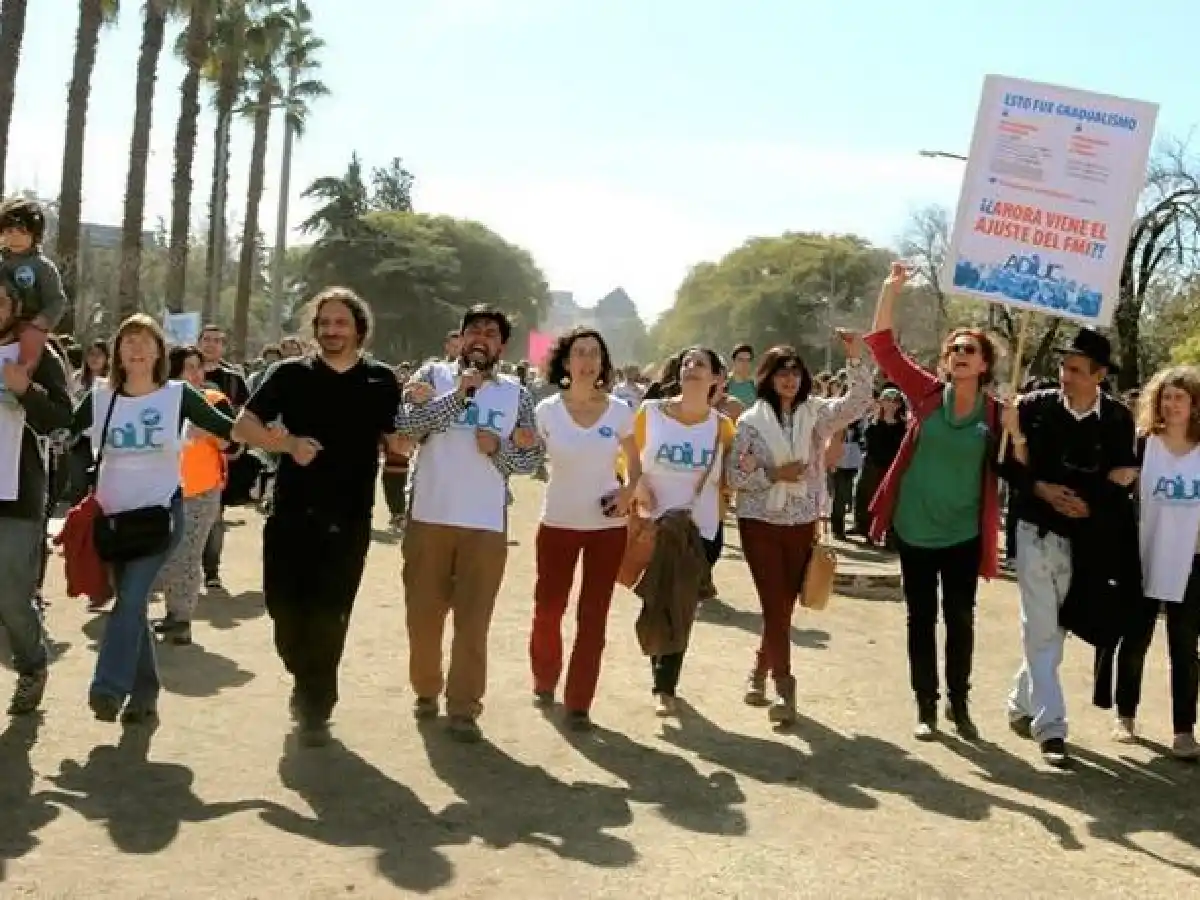 El gobierno ofreció un 10,8% de aumento a docentes y sigue el paro en la UNC