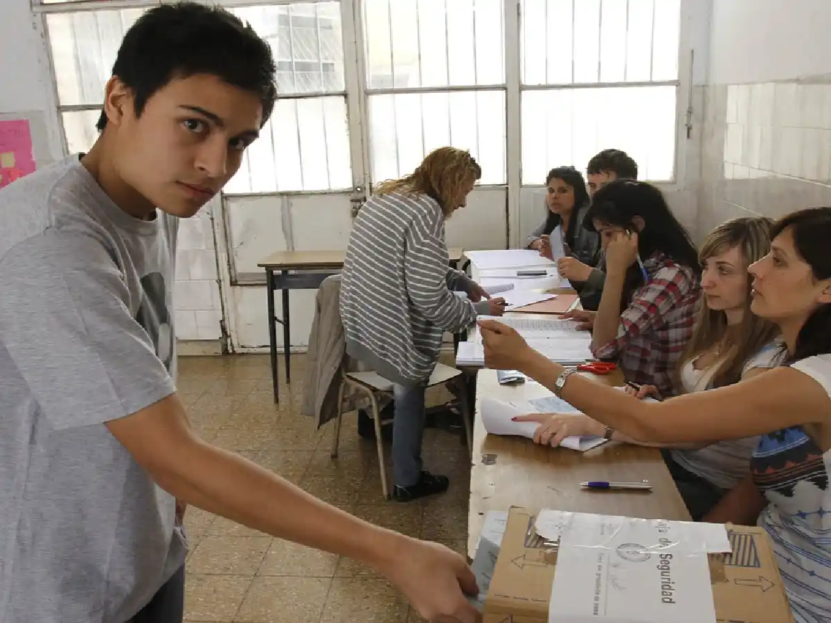 La Izquierda denunció que hay miles de jóvenes que están habilitados para votar pero no figuran en el padrón