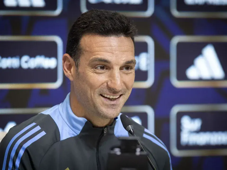 Scaloni llegó al país y se espera que entregue la lista definitiva para el Mundial para el 25 de mayo.Foto:AFA
