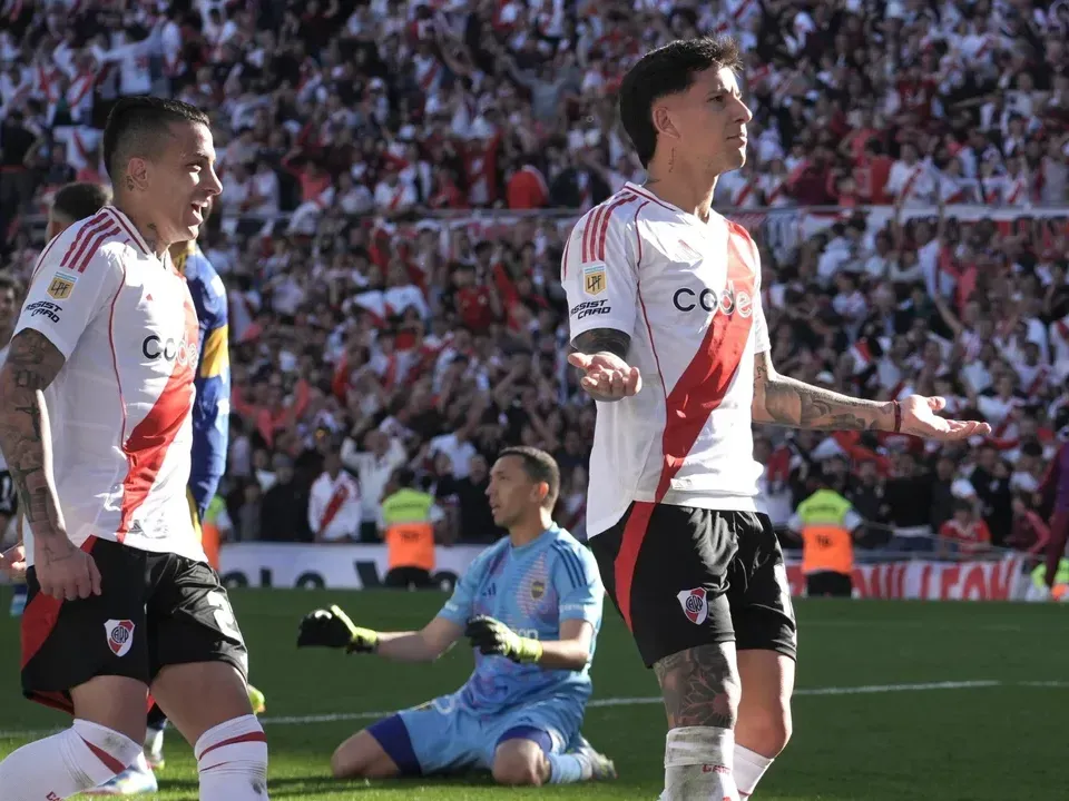 River se quedó con el Superclásico : venció 2-1 a Boca en el Monumental con un golazo de Mastantuono