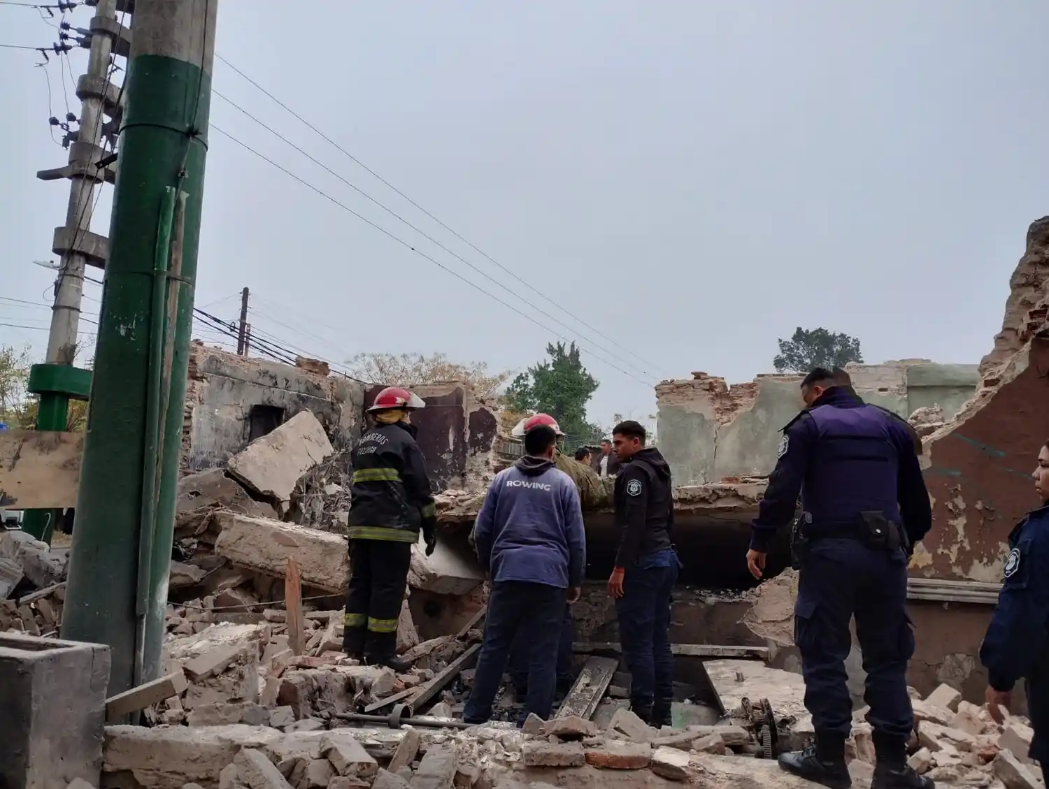 Derrumbe de una obra en construcción en Ituzaingó: Hallaron muerto al obrero que era buscado entre los escombros