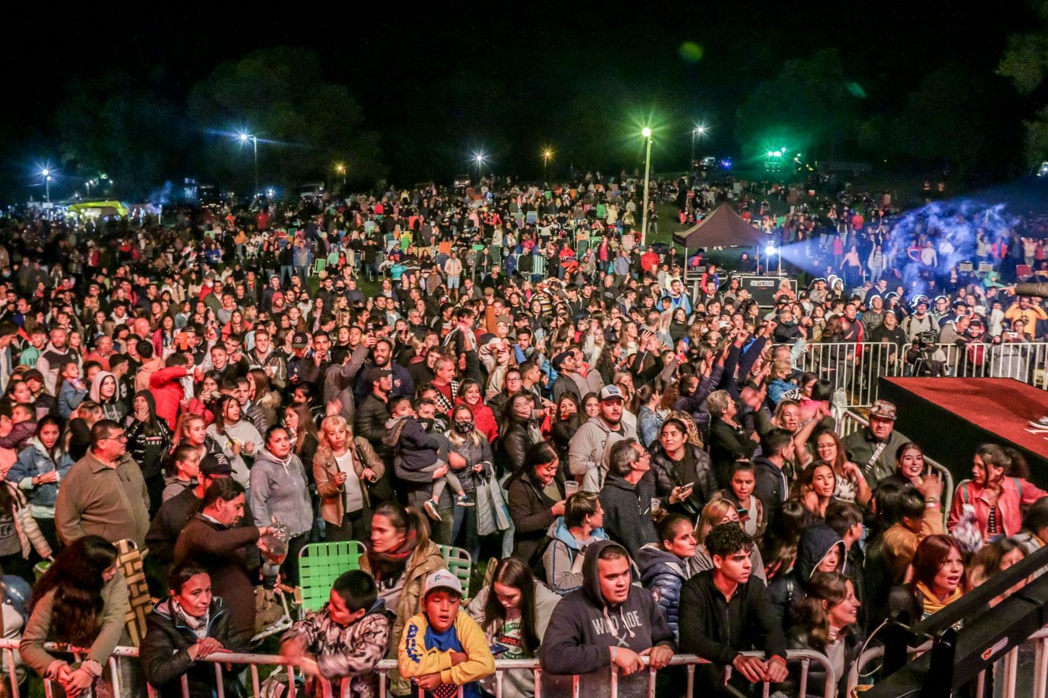 Fiesta Provincial de la Frambuesa: Multitudinaria concurrencia en Benito Juárez