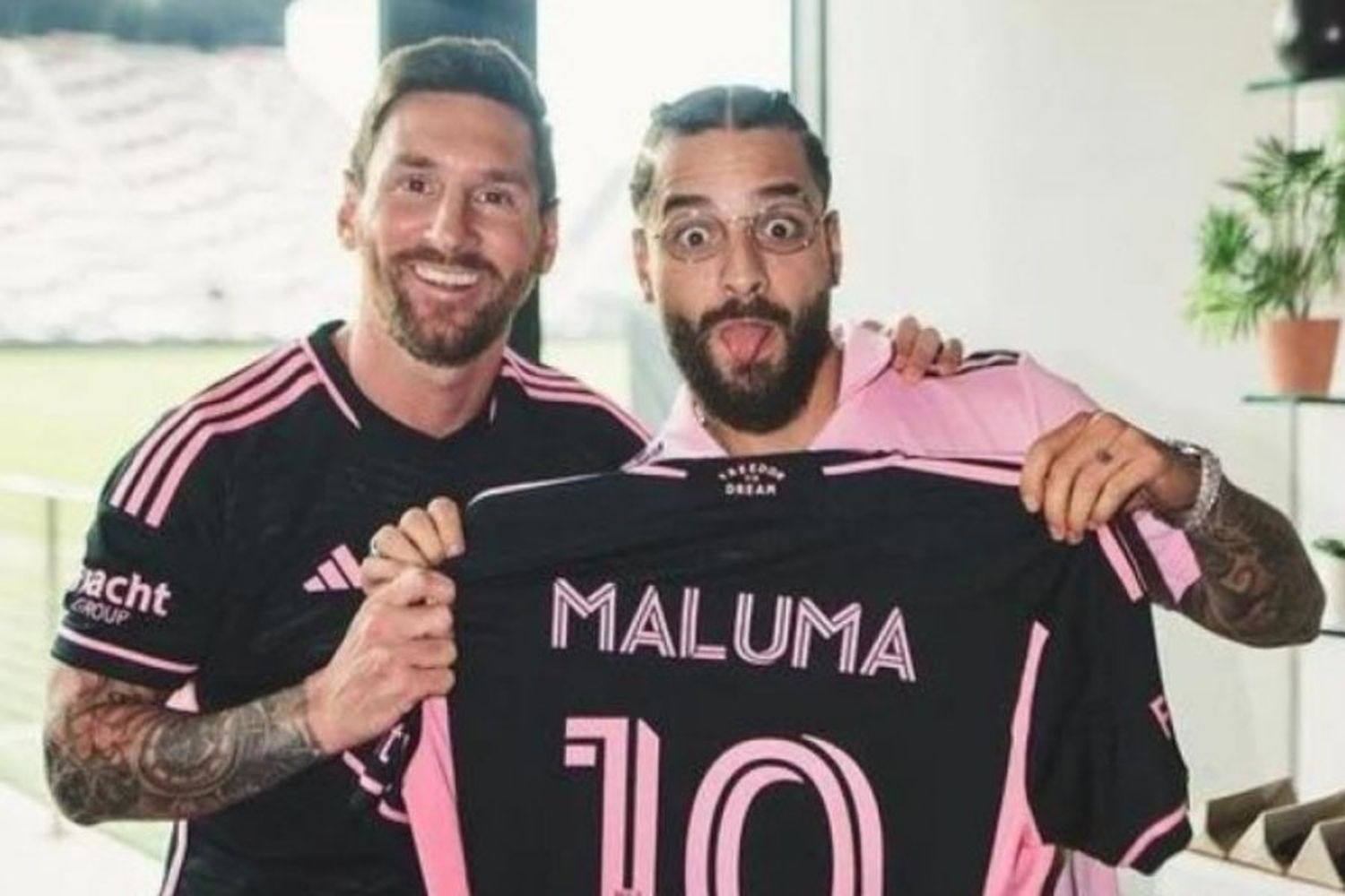 Messi sorprendió al protagonizar el nuevo videoclip de Maluma