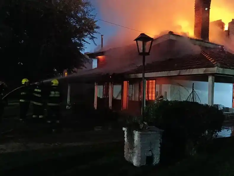 Ademas de los fallecidos hubo tres personas heridas. Foto: Pilaradiario.com.