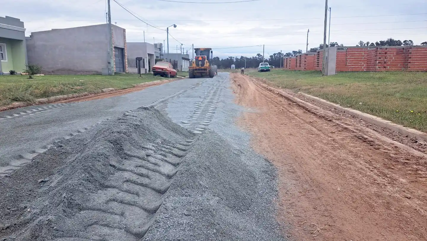 Trabajos de engranzado en calles de la ciudad
