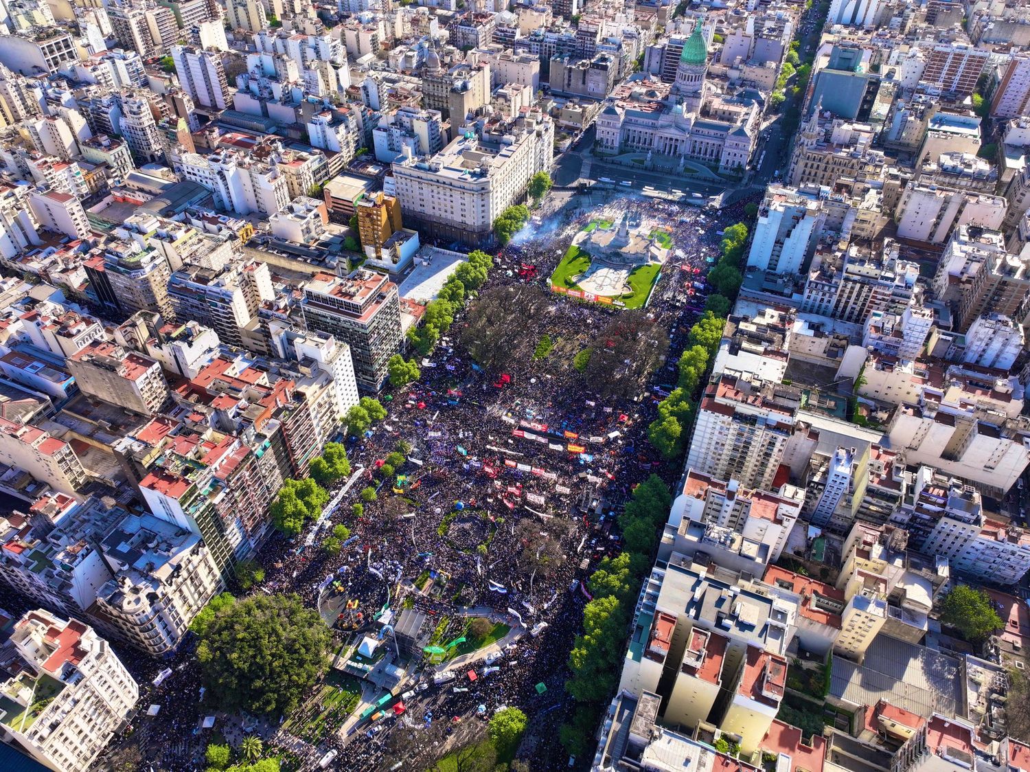 Desde Conurbano y La Plata partieron manifestantes a la Marcha federal universitaria