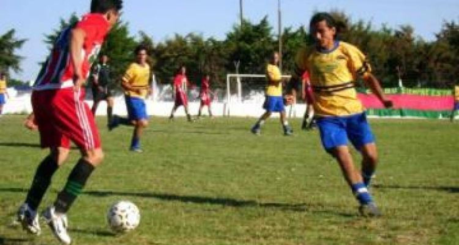Defensores y Sportivo cabeza a cabeza