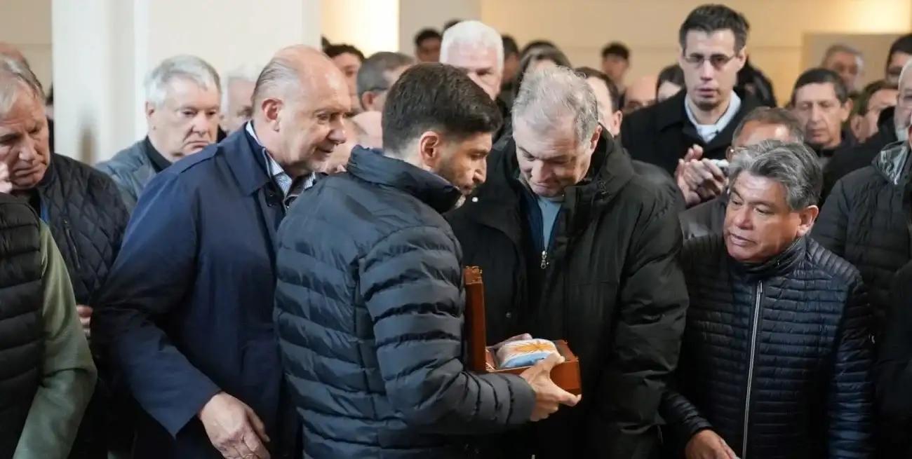 Pullaro y Perotti, muy cerca en la velatorio de Rada en la Casa de Gobierno en Rosario. Foto: Gobierno de Santa Fe