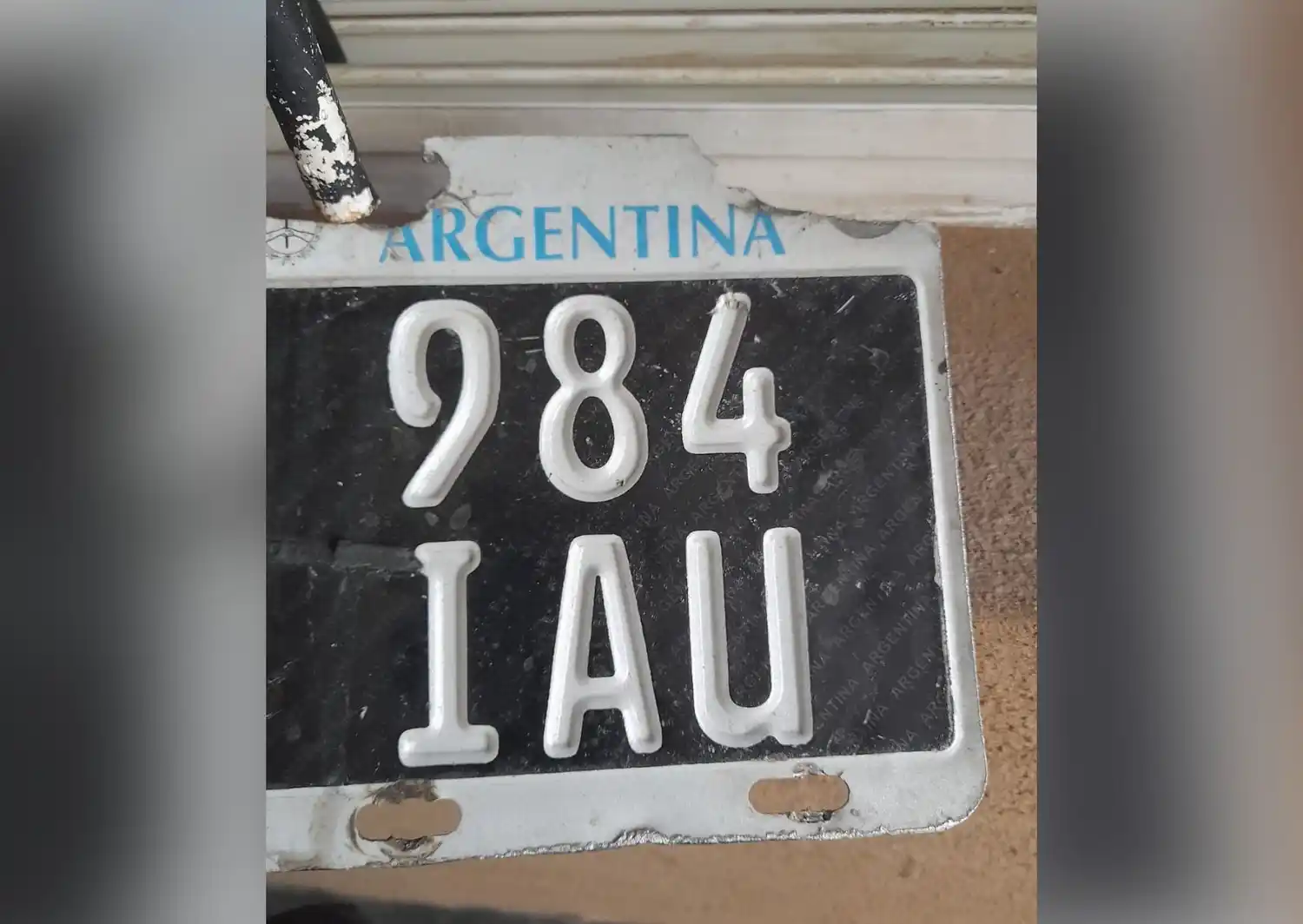 Encontraron patente 984 IAU