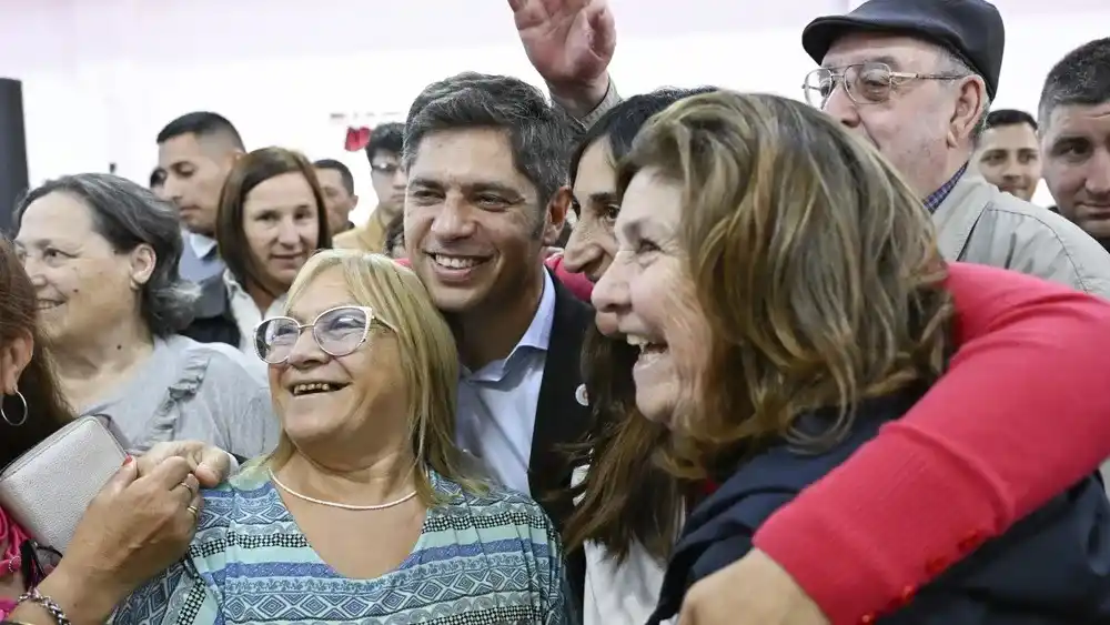 El gobernador de la provincia de Buenos Aires, Axel Kicillof, recorrió este miércoles el distrito de Carlos Tejedor.