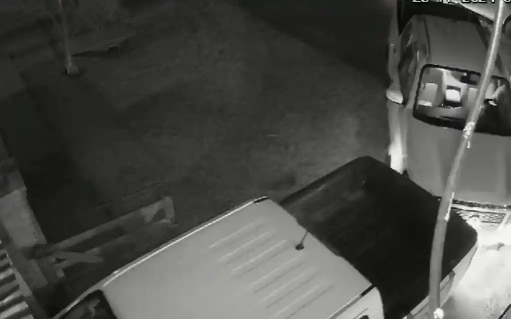 El sistema de cámaras de la zona mostró a los delincuentes actuando con precisión