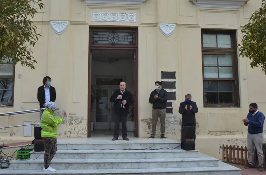 Jorge Paredi anunció viviendas para el personal de salud en Coronel Vidal