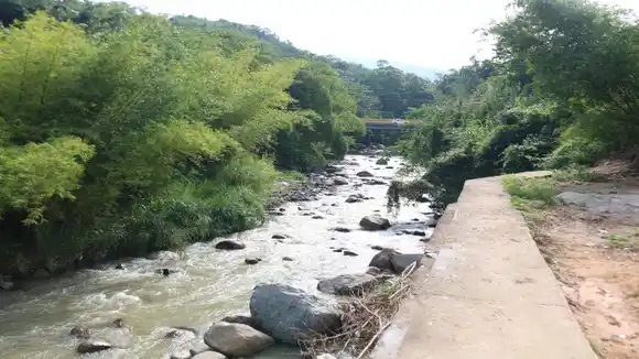 UN DESCUIDO DE LA MADRE: muere niña venezolana al caer y ser arrastrada por un río en Colombia