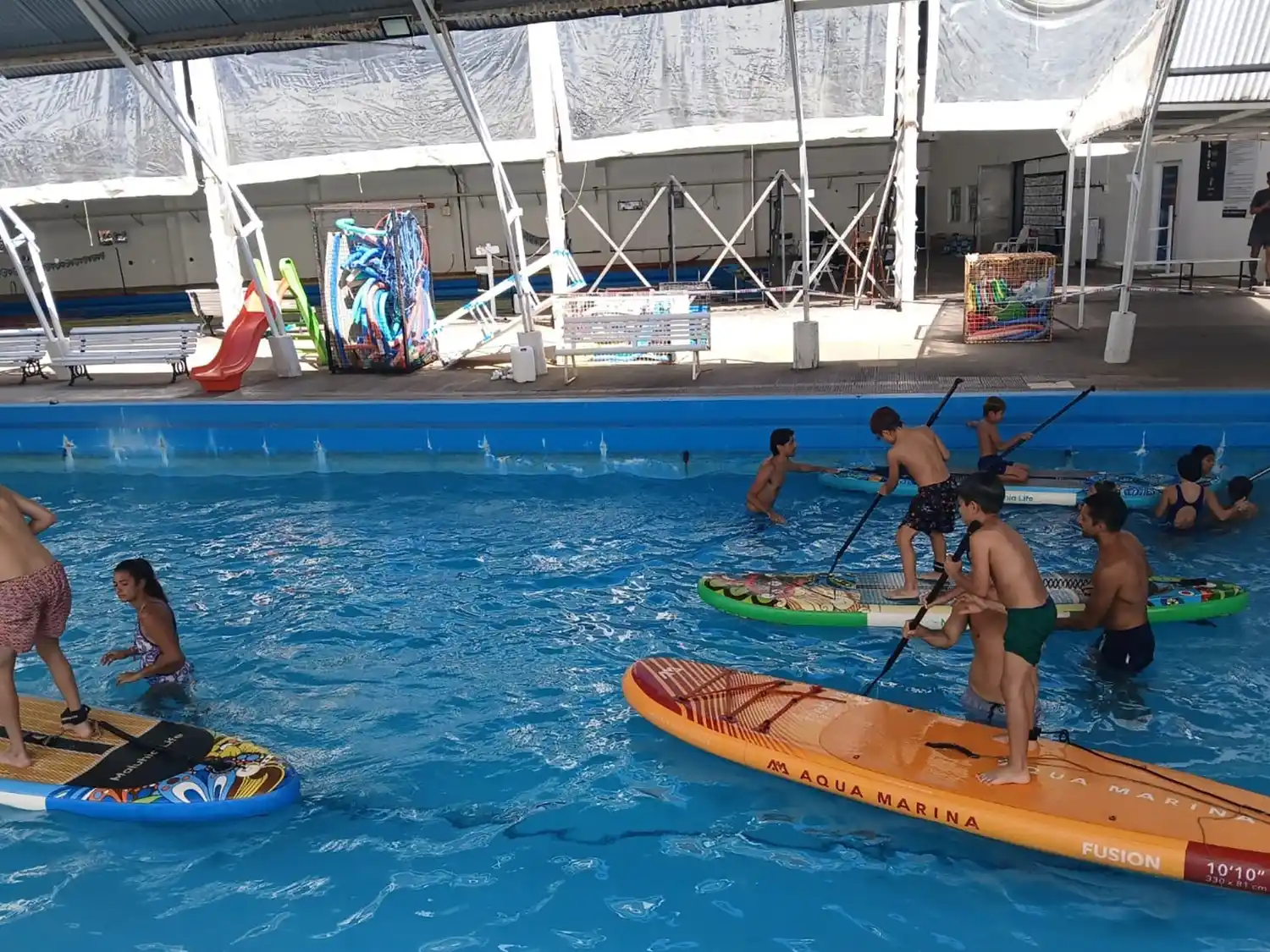 Estudiantes de la Escuela Pueyrredón participan de un taller de SUP