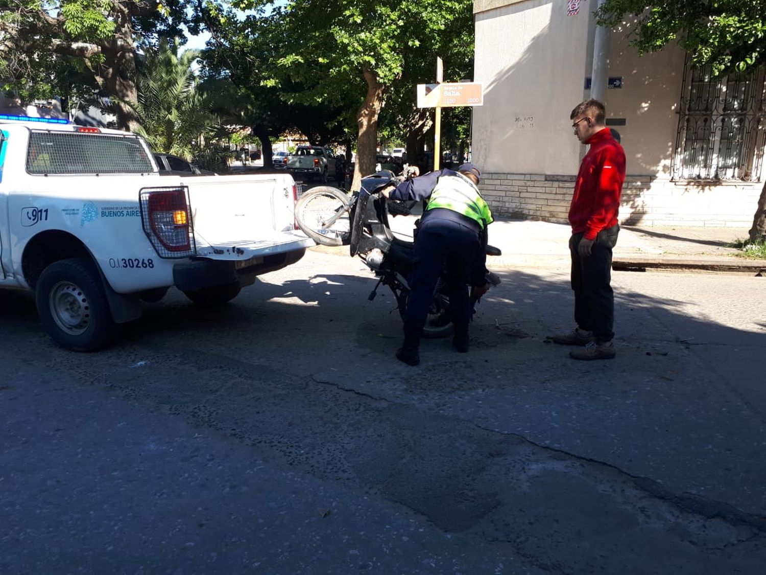 Chocaron un camión de correos y una moto en Salta y 3 de Febrero