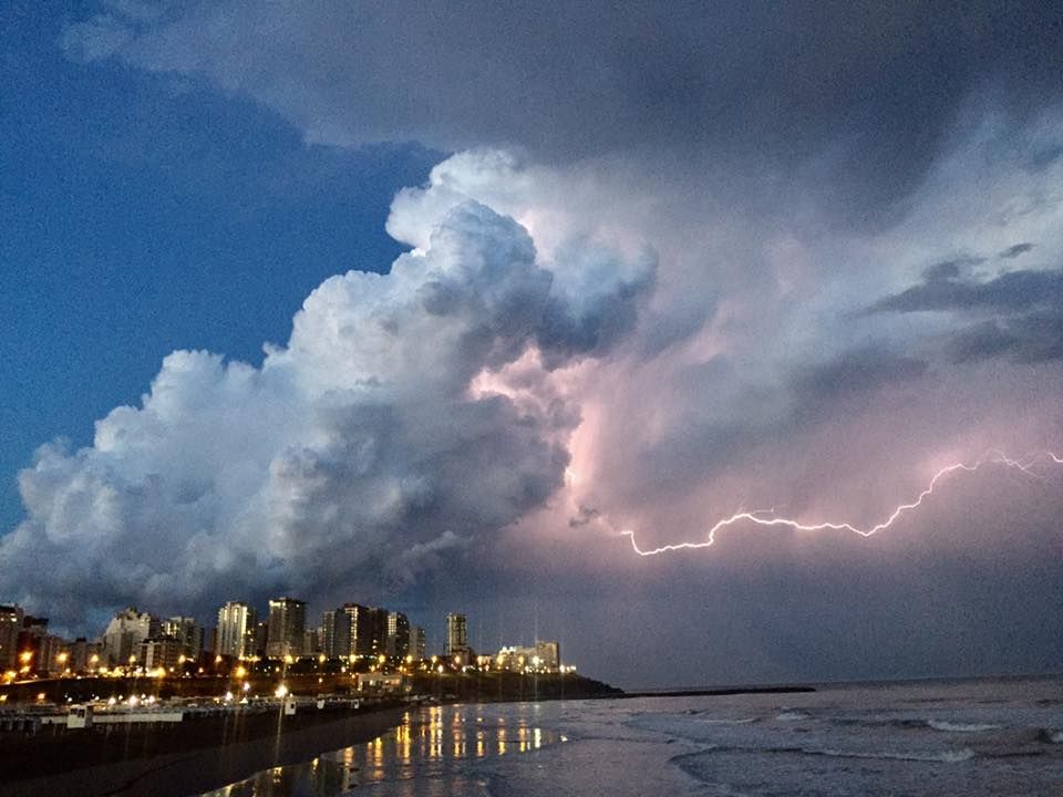 Alerta "amarilla" por lluvia, granizo y viento en costa atlántica y zona serrana