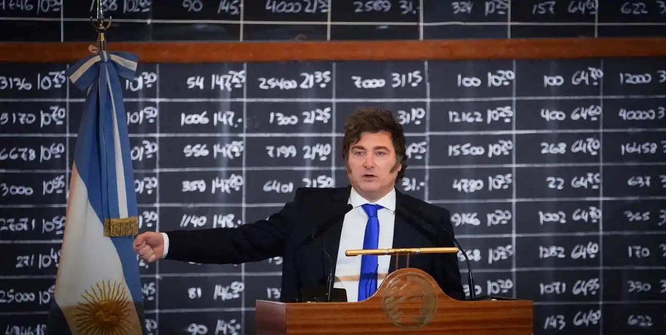 Imagen ilustrativa. Javier Milei rearma, pero no detiene su agenda. Crédito: REUTERS/Mariana Nedelcu